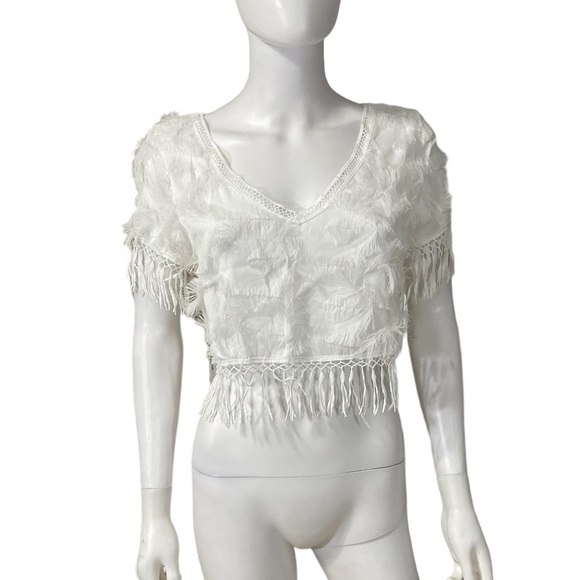 Women’s White Short Sleeve Fringe Feathery Top
New - Picture 3 of 6